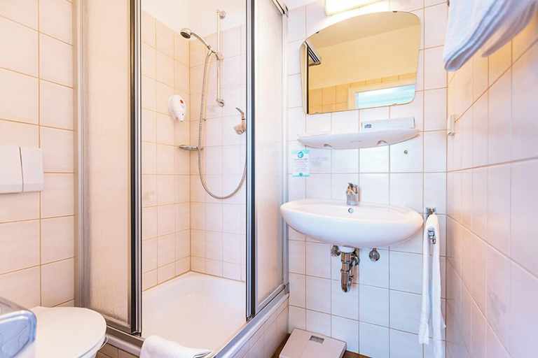 Bathroom 3, Aparthotel Tannenhof, Breisgau-Hochschwarzwald