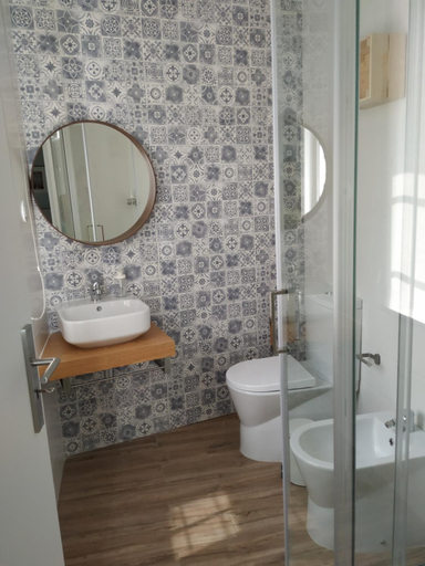 Bathroom 3, EntreSocalcos, Seia