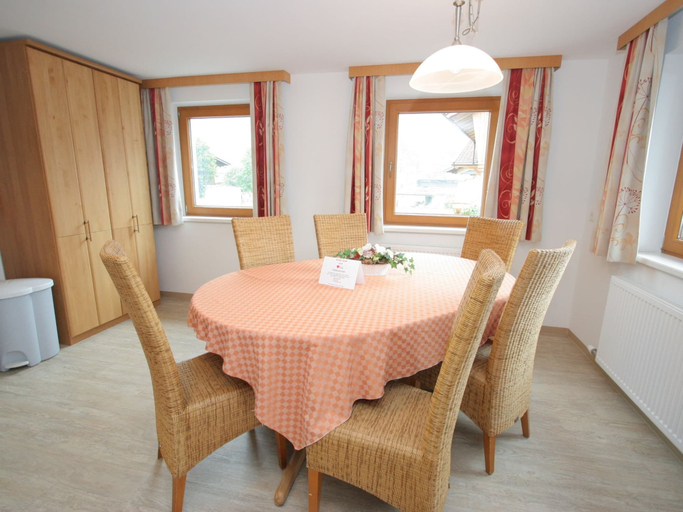 Others 5, Spacious Apartment in Uderns near Ski Area, Schwaz