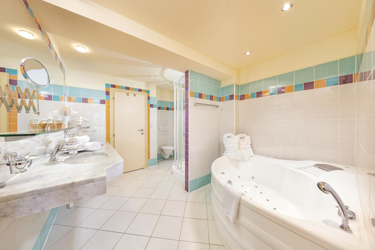 Bathroom 5, Sunny, Imst