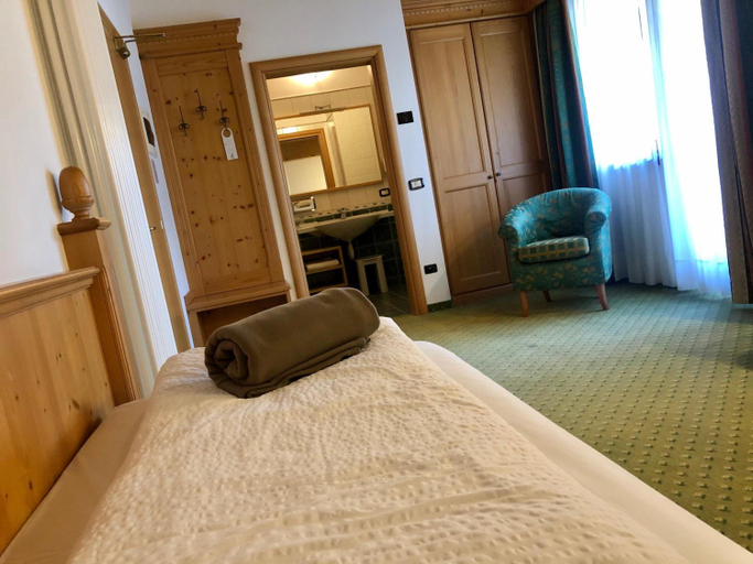 Bedroom 3, Hotel Domina Parco dello Stelvio, Trento