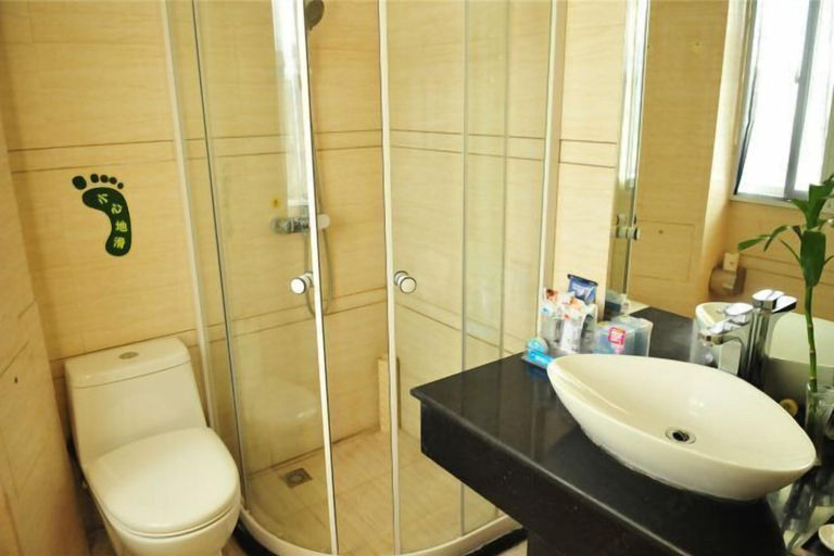 Bathroom, Shenzhou Hotel, Dali Bai