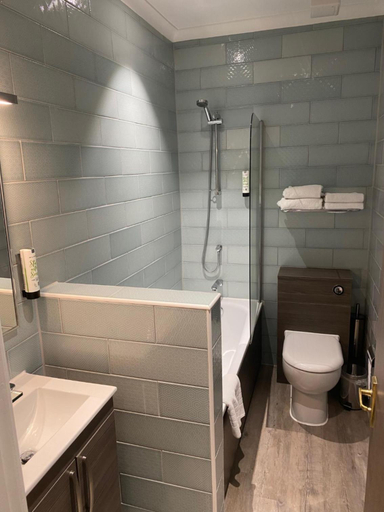 Bathroom 4, The Lodge at Meyrick Park, Bournemouth