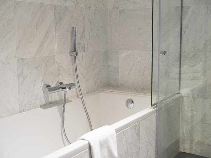 Bathroom 4, Mas Vivent, Girona
