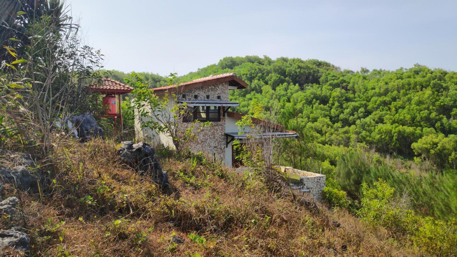 Exterior 12