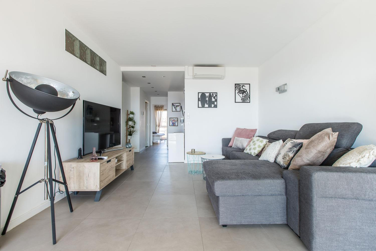 Facilities 5, Admire Panoramic Ocean Views Thru Walls of Windows, Alpes-Maritimes
