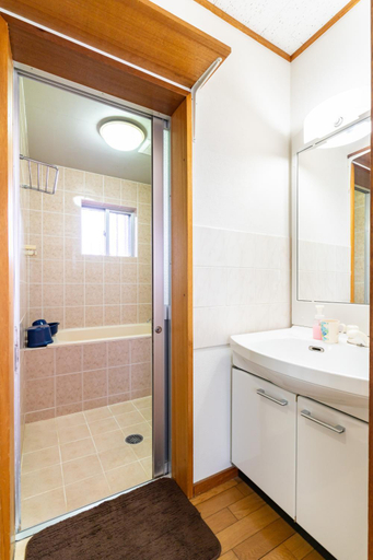 Bathroom 3, F1　Close to Naha downtown&monorail sta. Free WiFi, Naha