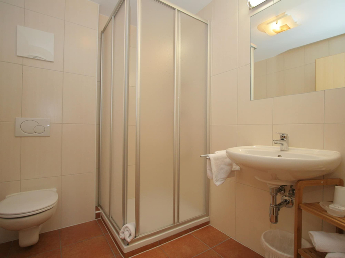Bathroom 3, Spacious Apartment in Uderns near Ski Area, Schwaz