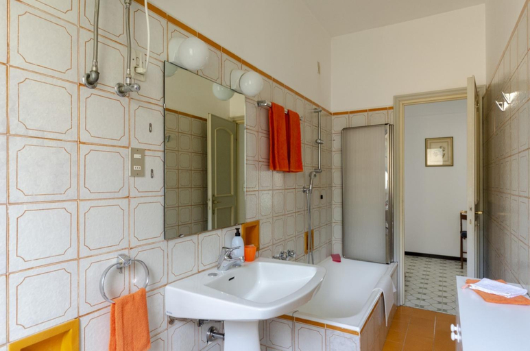 Bedroom 2, JOIVY Spectacular Sea View Apt for 5 with Terrace, Genova