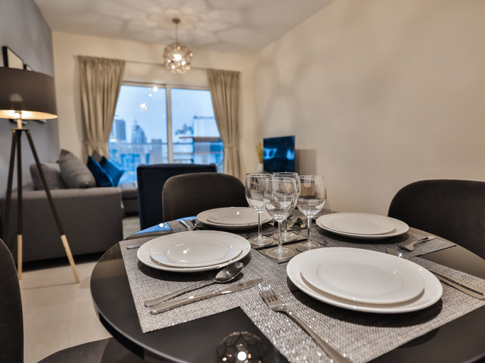 Dining 4, One Bed With Balcony Views by Belvilla, Dubai