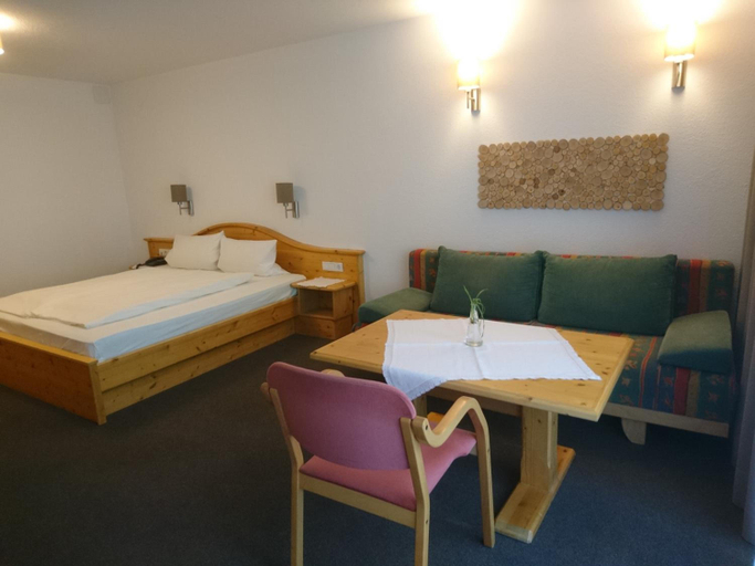 Bedroom 4, Adige-Radweg - Hotel Erika, Landeck