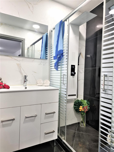 Bathroom 2, Istron Corner Apartments, Crete