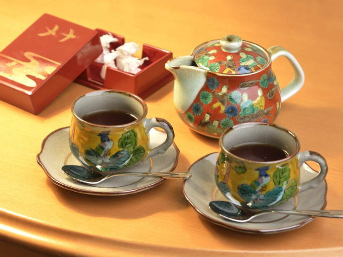 Food & Drinks 9