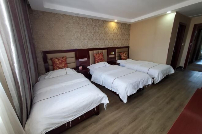Bedroom 5, Yinhe Hotel, Altay