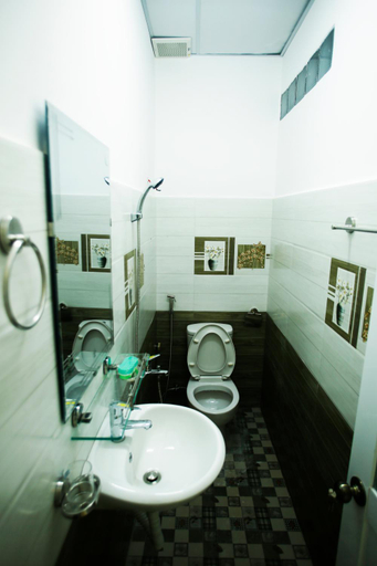 Bathroom, Gia Pham Hotel, Đà Lạt