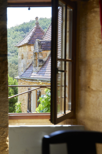 Others 2, La Maison Bleue, Dordogne