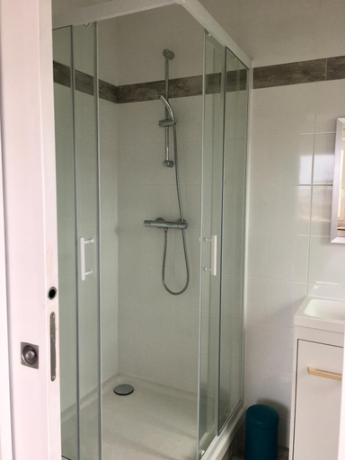 Bathroom 2, Maison Glaz, Morbihan