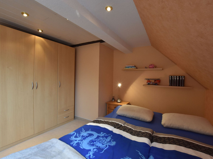 Bedroom 4, Moderne Ferienwohnung mit Grill in Rakow, Rostock