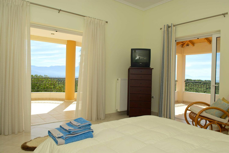 Others 3, Luxury villa with a swimming pool in Lefkochoara, Messinias, Peloponnese