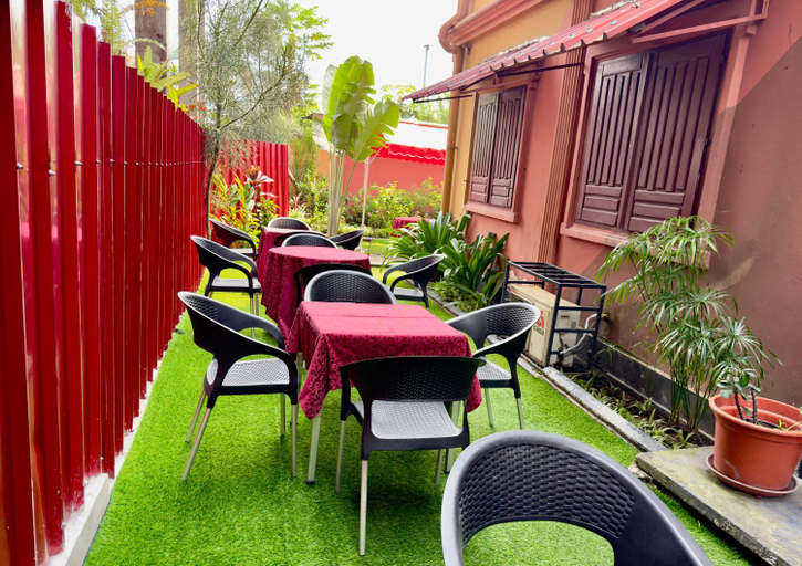 Others 5, Hotel du Boulevard, Brazzaville