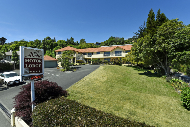 Exterior & Views