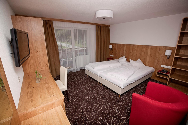 Bedroom 3, Adige-Radweg - Hotel Erika, Landeck