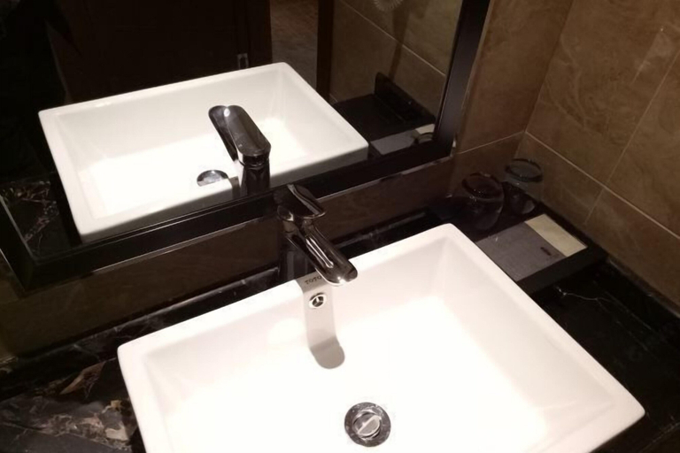Bathroom 3, Shui'an Waterfront Hotel, Qiannan Buyei and Miao