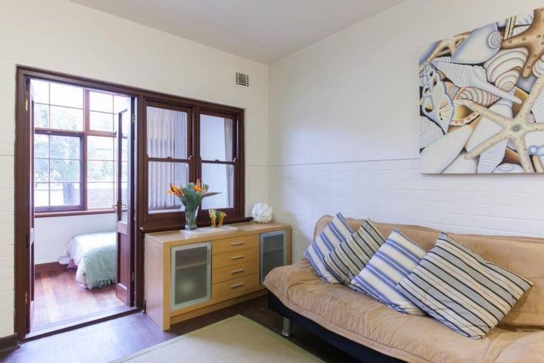 Others 4, B3 Crawley Apartment 1 BRM & Sleepout near UWA, Perth