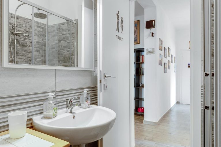 Bathroom 2, Nonno Doa Holiday Apartment, La Spezia