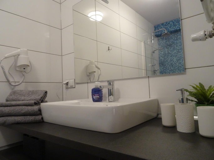 Bathroom 2, Tip Top Apartments Kasprowicza, Kołobrzeg