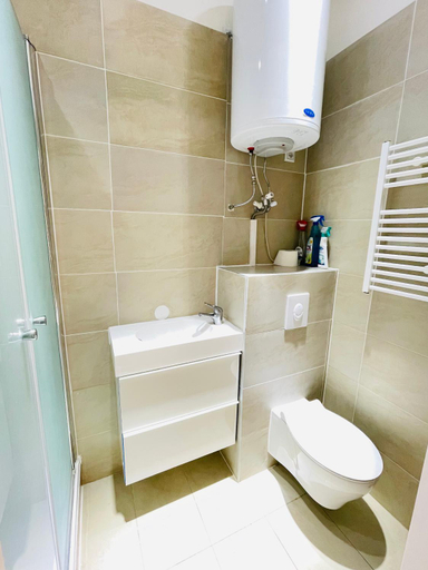 Bathroom 3, Vienna Prater Apartment, Wien