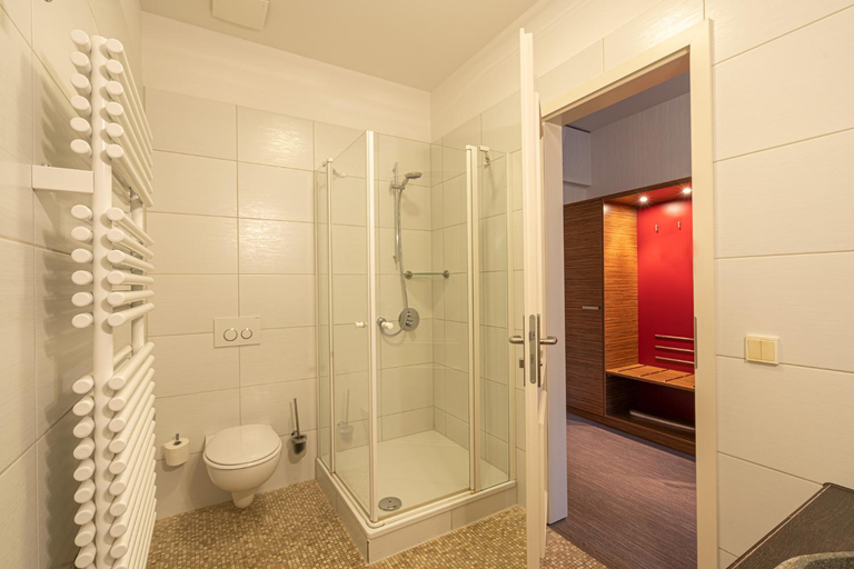 Bathroom 5, Hotel und Restaurant Zum Deutschen Hause, Oberspreewald-Lausitz