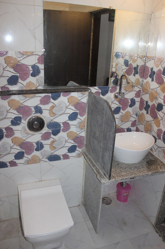 Bathroom 2, hotel lasani inn, Udaipur