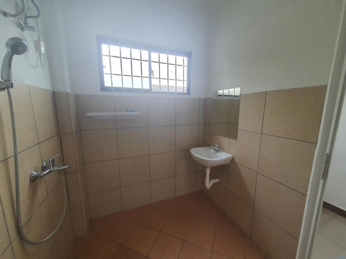 Bathroom 22
