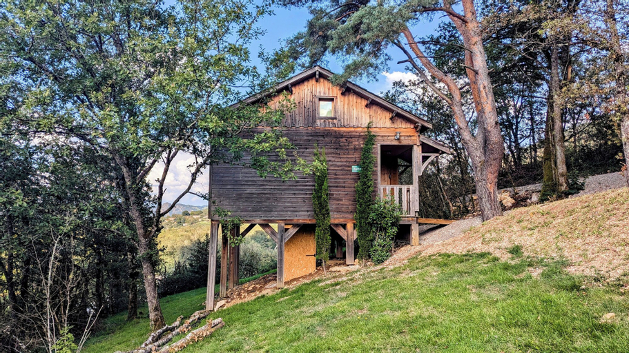 Exterior 10