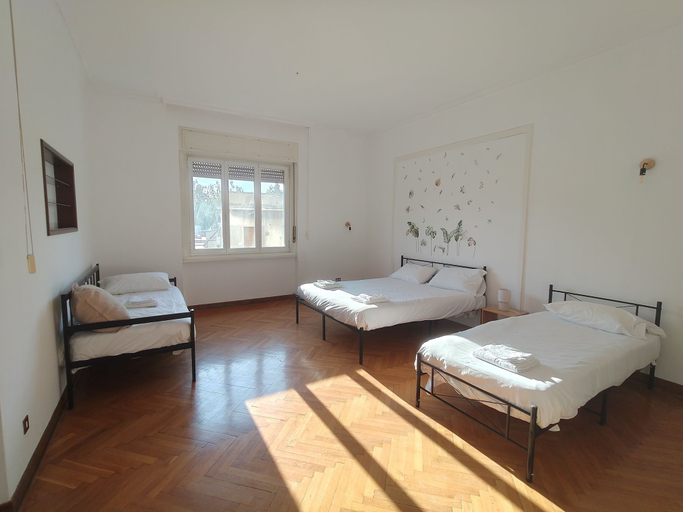 Others 2, Dock Bay Lodge Hostel, Trieste
