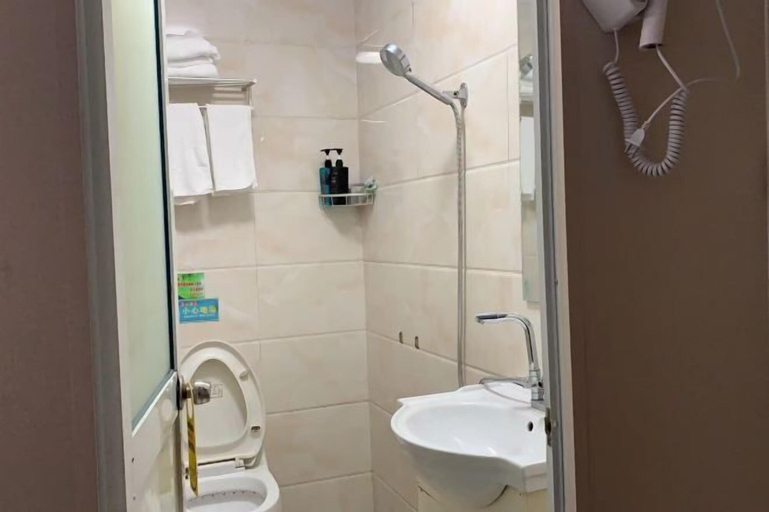 Bedroom 2, Yue Lai Hotel, Ningbo