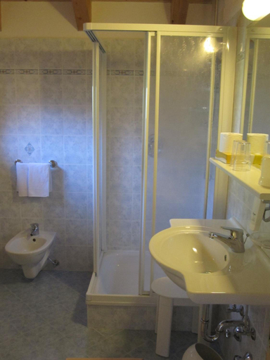 Bathroom 3, Hotel Borest, Bolzano
