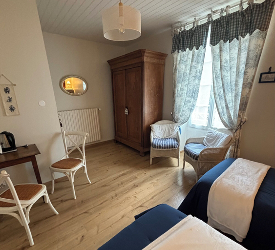 Bedroom 4, Chambres d'hôtes le Tilleul, Vendée