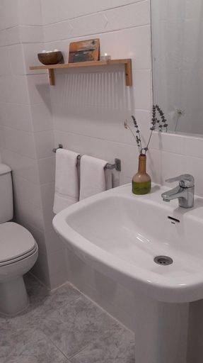 Bathroom 5, Hotel del Trueno, La Rioja