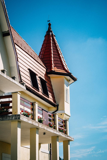 3, Castle Csanyi, Livezeni
