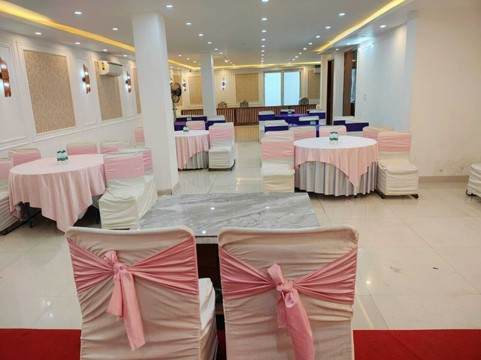 Food & Drinks, The Hoften Elite Millennium City, Gurugram, Gurgaon