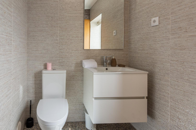 Bathroom 4, Aldeamento Casas do Alto do Vez, Arcos de Valdevez