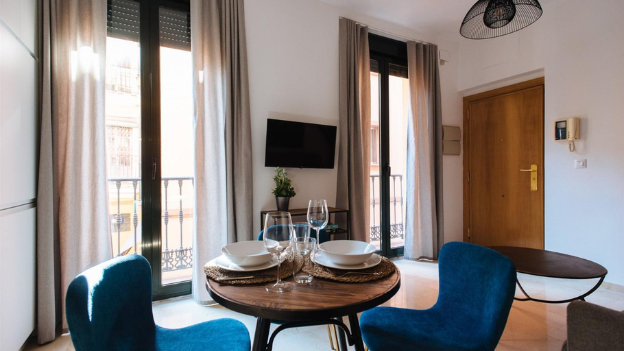 Others 2, Chiqui and Vicente Suite Apartments, Sevilla