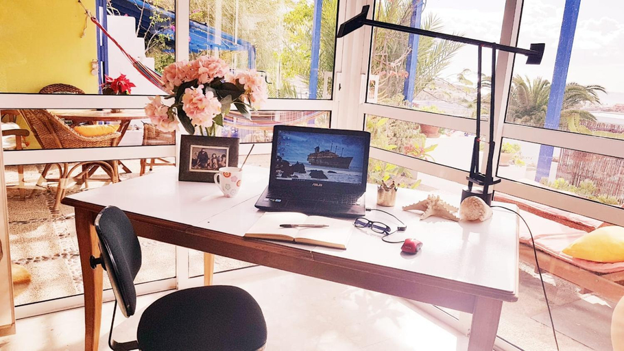 Business center, Holidays in Tarajalejo - home office with sea view, Las Palmas