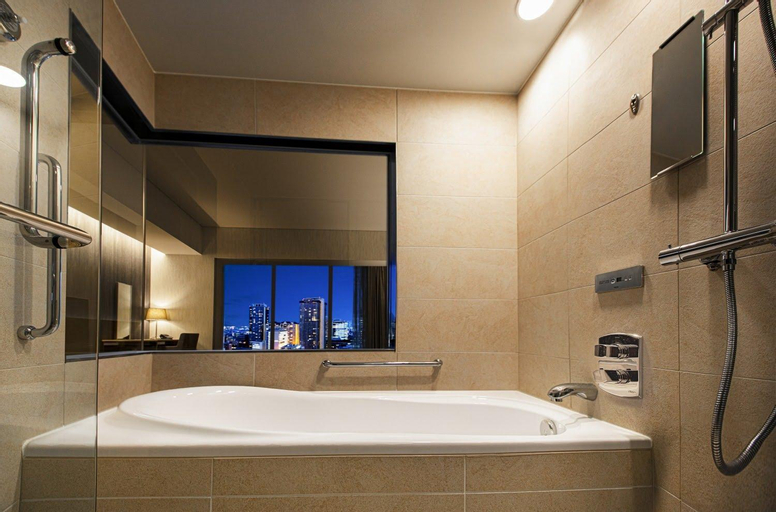 Bathroom 13