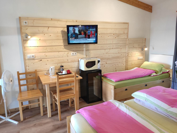 Bedroom 3, Max Motel, Regensburg