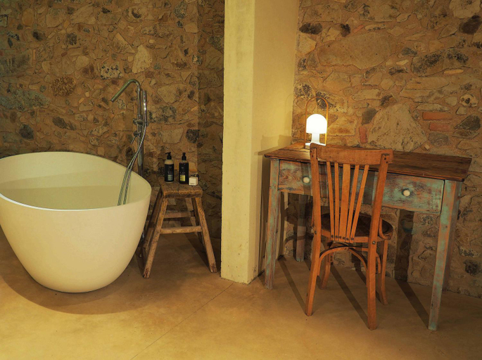 Bathroom 3, Mas Rauric, Girona
