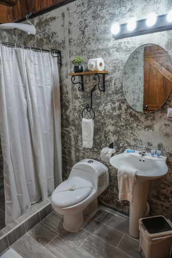 Bathroom 4, Casona Rustica & Bungalow Tangara, San Ramón
