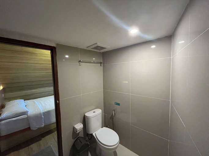 Bathroom 4